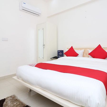Oyo 13406 Hotel Golden Leaf Барейли Екстериор снимка