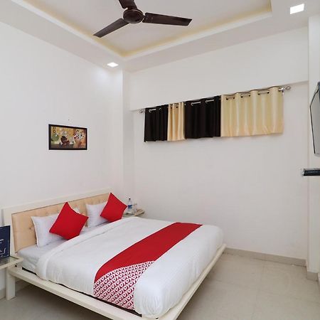 Oyo 13406 Hotel Golden Leaf Барейли Екстериор снимка