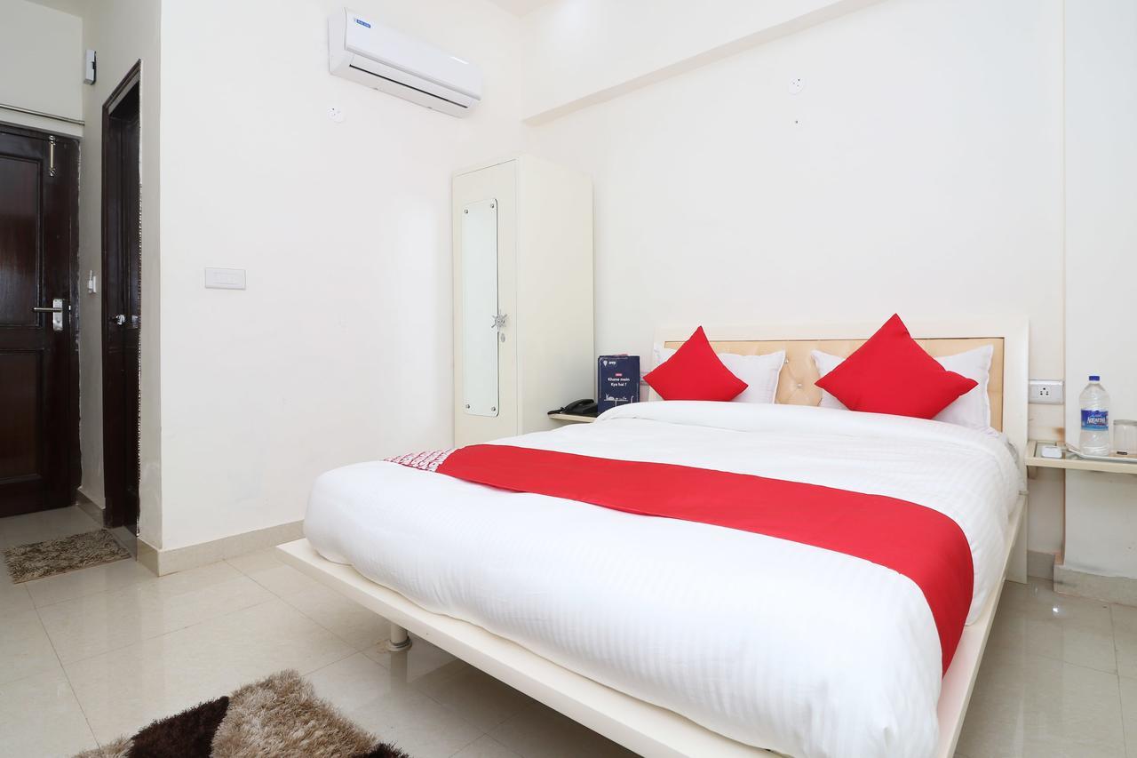 Oyo 13406 Hotel Golden Leaf Барейли Екстериор снимка