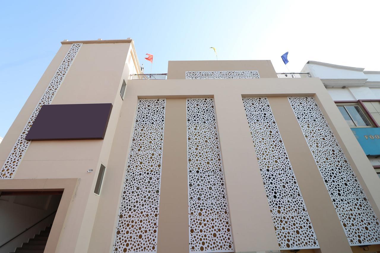 Oyo 13406 Hotel Golden Leaf Барейли Екстериор снимка