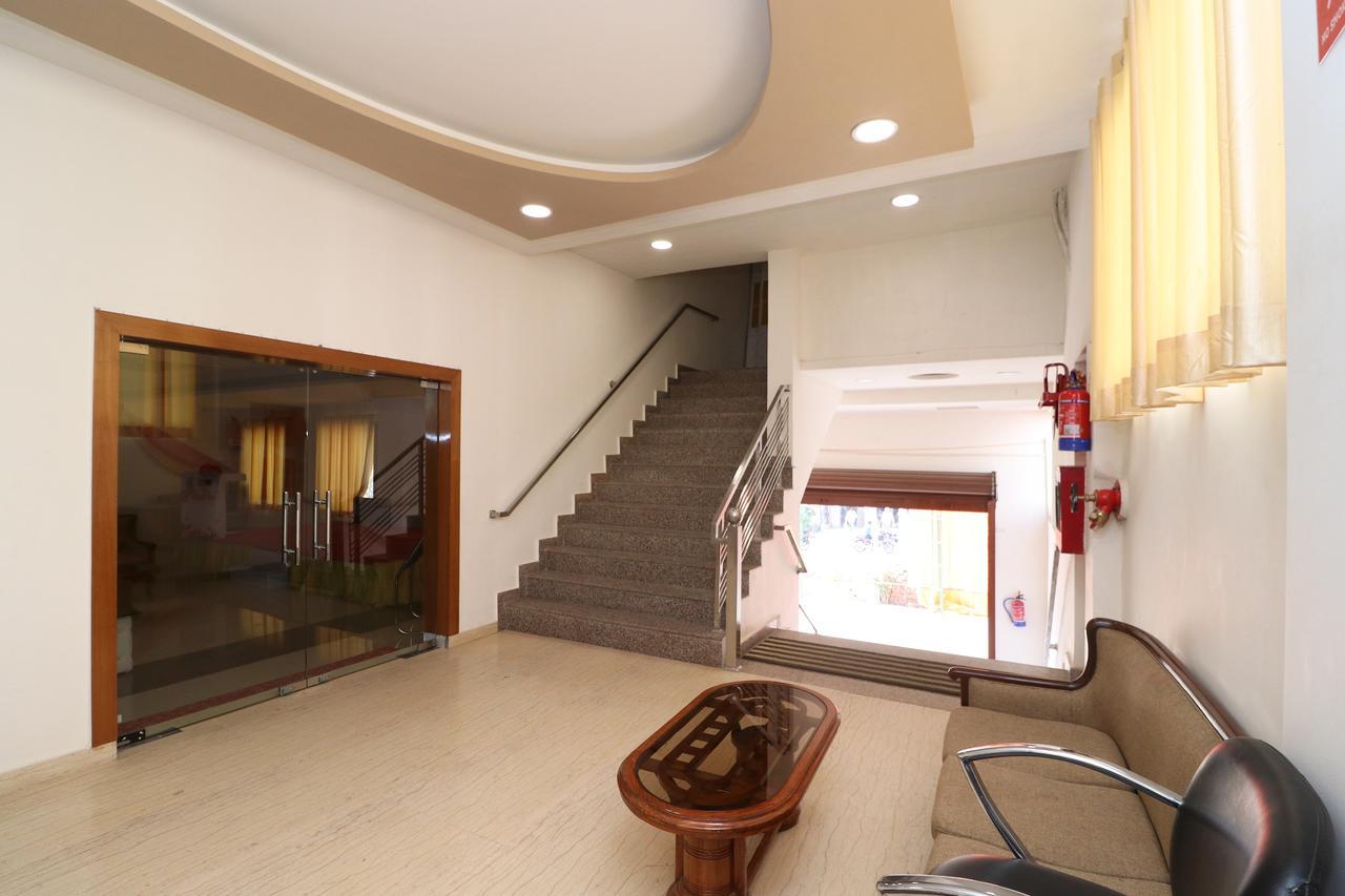 Oyo 13406 Hotel Golden Leaf Барейли Екстериор снимка