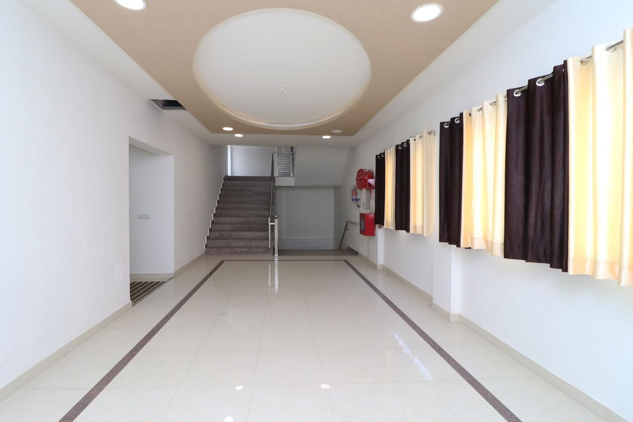 Oyo 13406 Hotel Golden Leaf Барейли Екстериор снимка