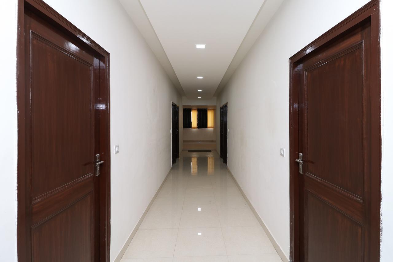 Oyo 13406 Hotel Golden Leaf Барейли Екстериор снимка
