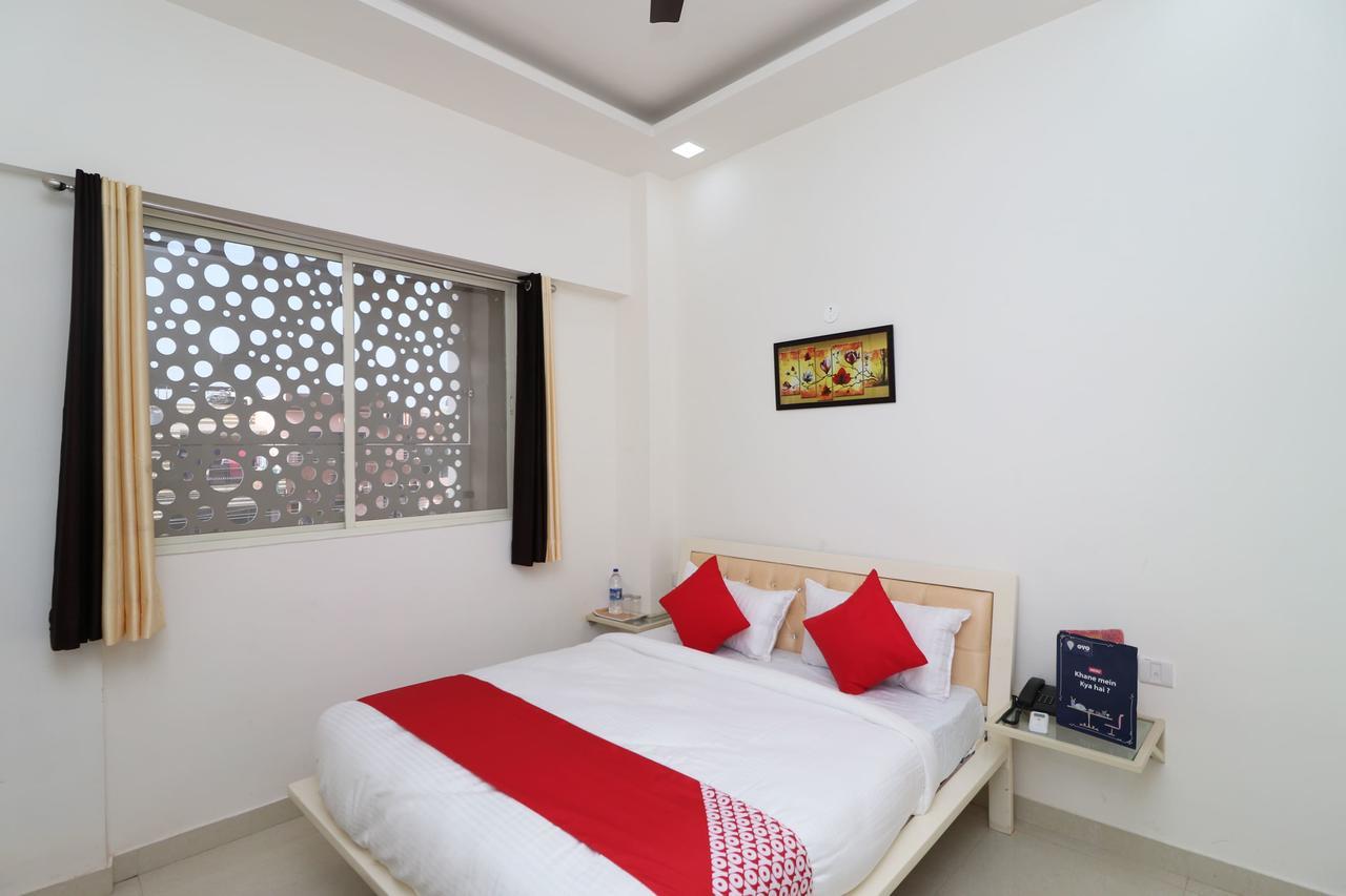 Oyo 13406 Hotel Golden Leaf Барейли Екстериор снимка