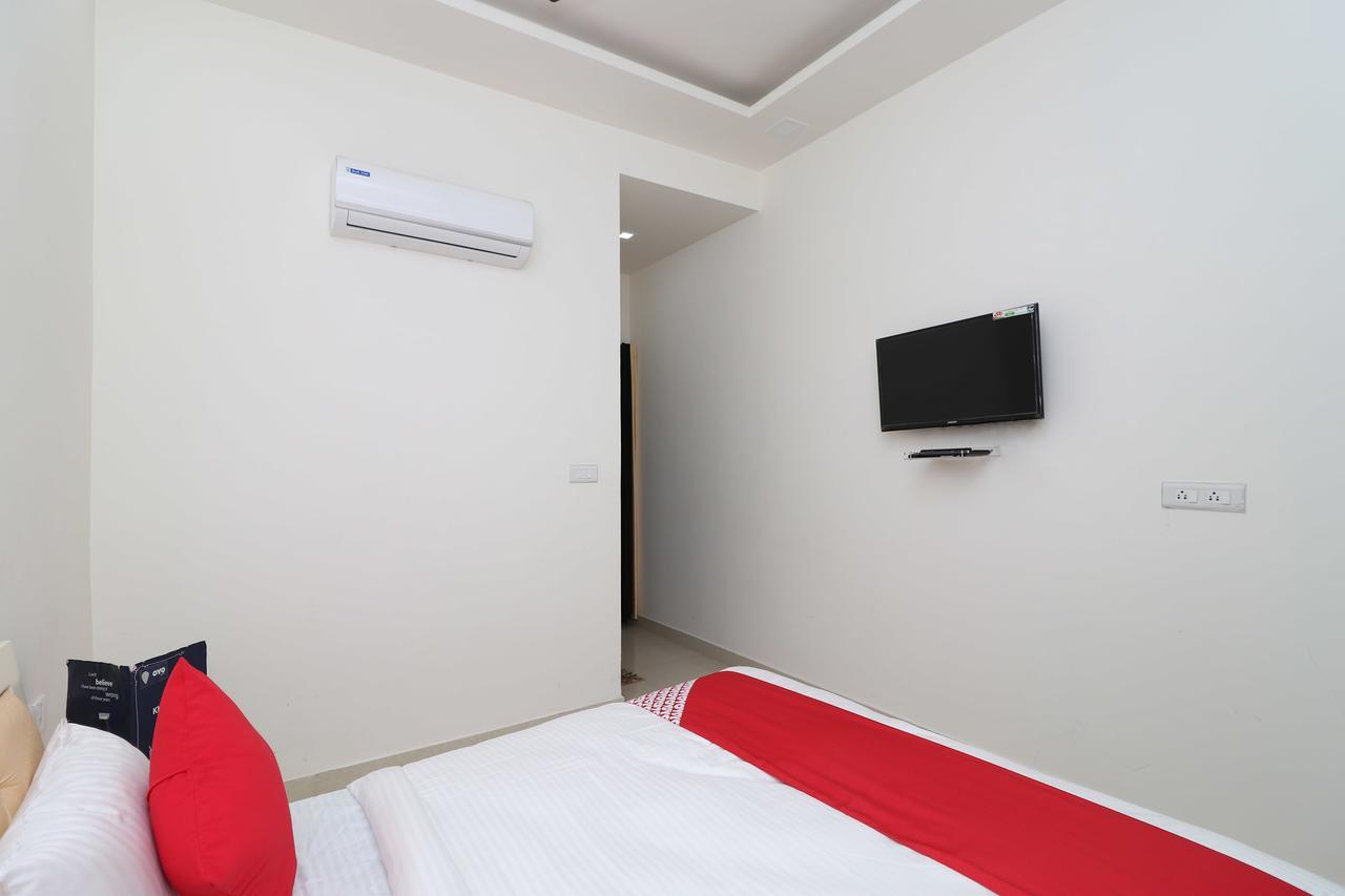 Oyo 13406 Hotel Golden Leaf Барейли Екстериор снимка